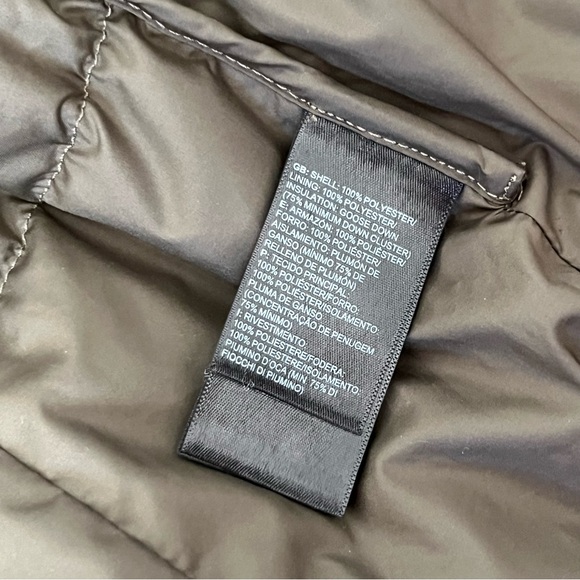 The North Face Nuptse 700 Down Stowaway Puffer Vest - Picture 12 of 16